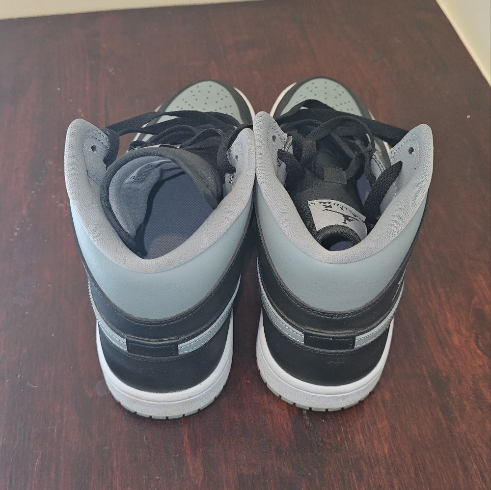 2022 Wmns Air Jordan 1 Mid 'Shadow' Sz. 9 - Picture 5 of 6